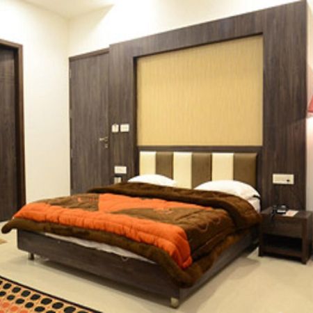 Hotel Popular Amritszár Szoba fotó