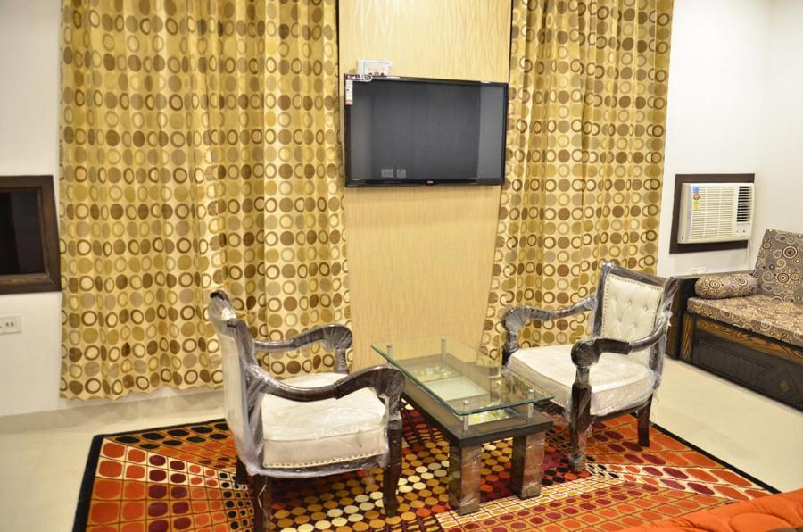 Hotel Popular Amritszár Kültér fotó