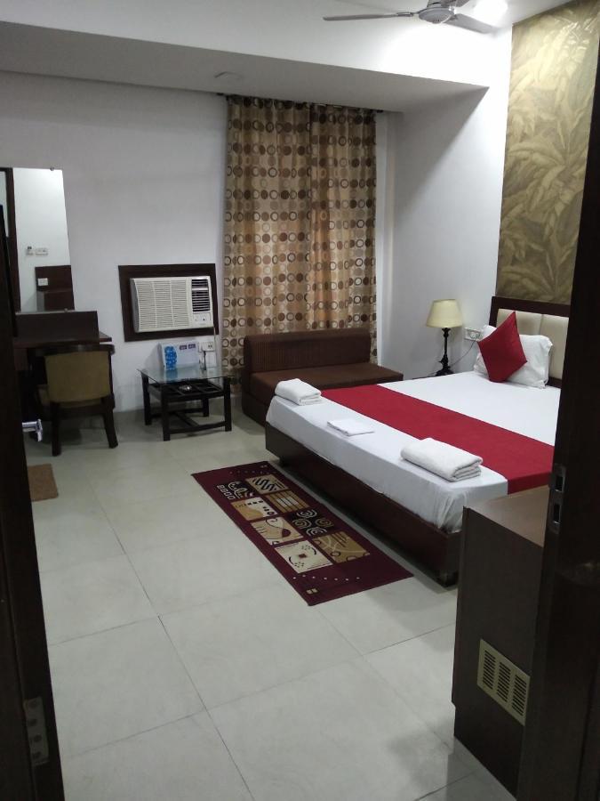 Hotel Popular Amritszár Kültér fotó