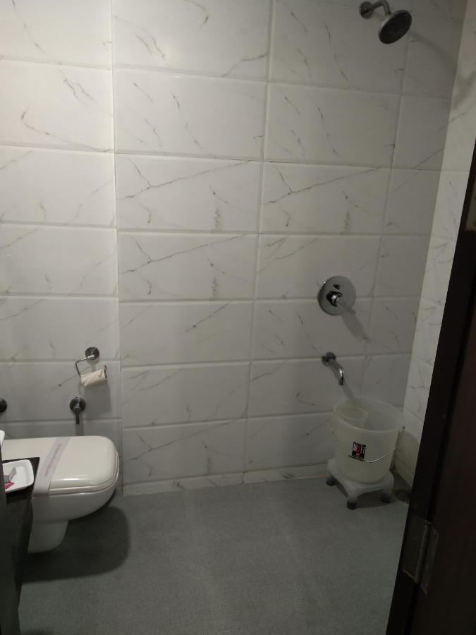 Hotel Popular Amritszár Kültér fotó