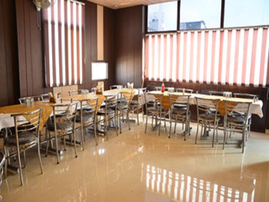 Hotel Popular Amritszár Kültér fotó