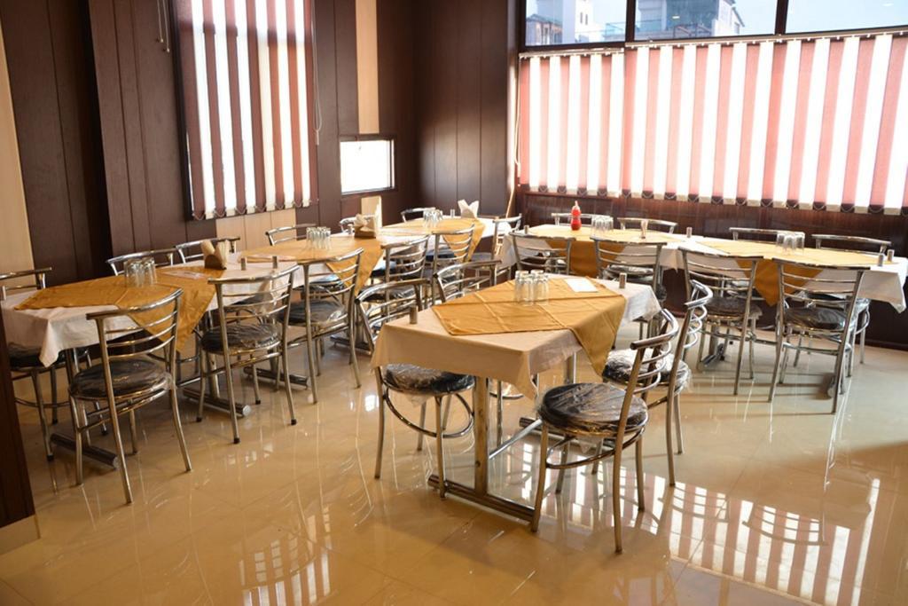 Hotel Popular Amritszár Kültér fotó
