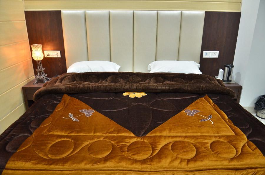Hotel Popular Amritszár Kültér fotó