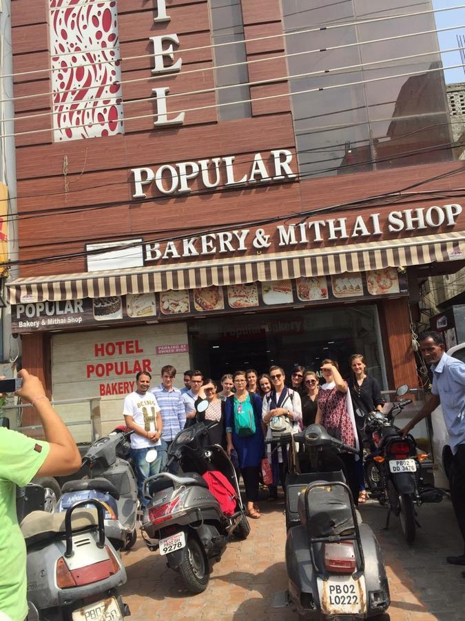Hotel Popular Amritszár Kültér fotó